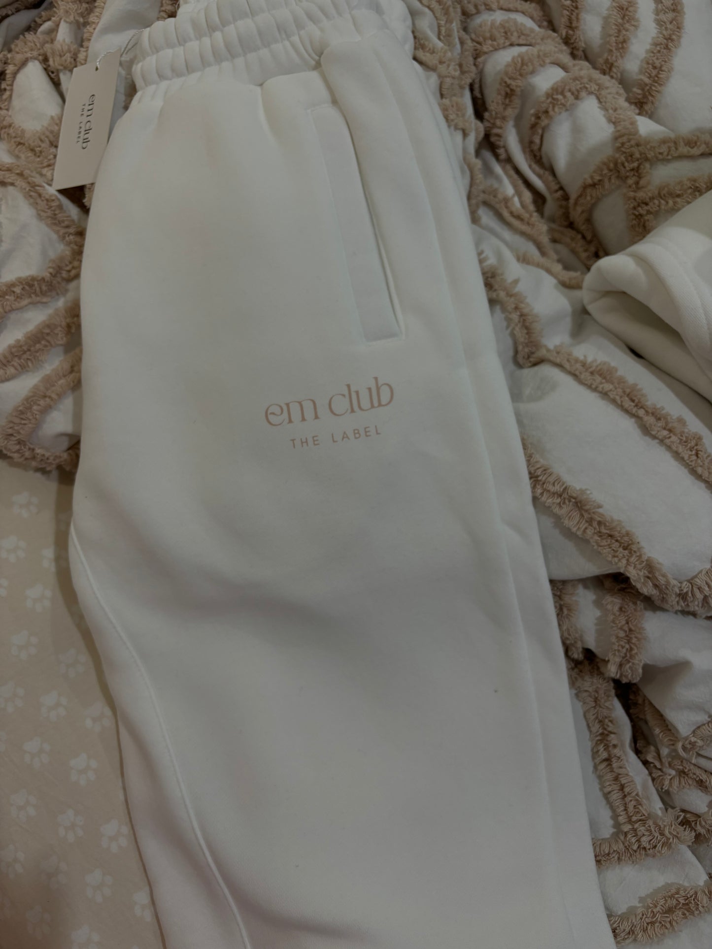 The Cosy Set White